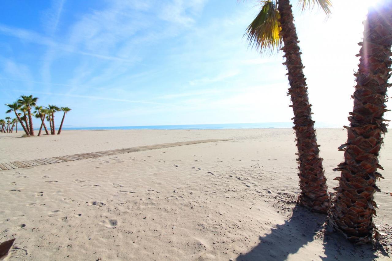 Global Properties, Apartamento Con Terraza Y Piscina A Un Paso De La Playa Канет-де-Беренгер Экстерьер фото